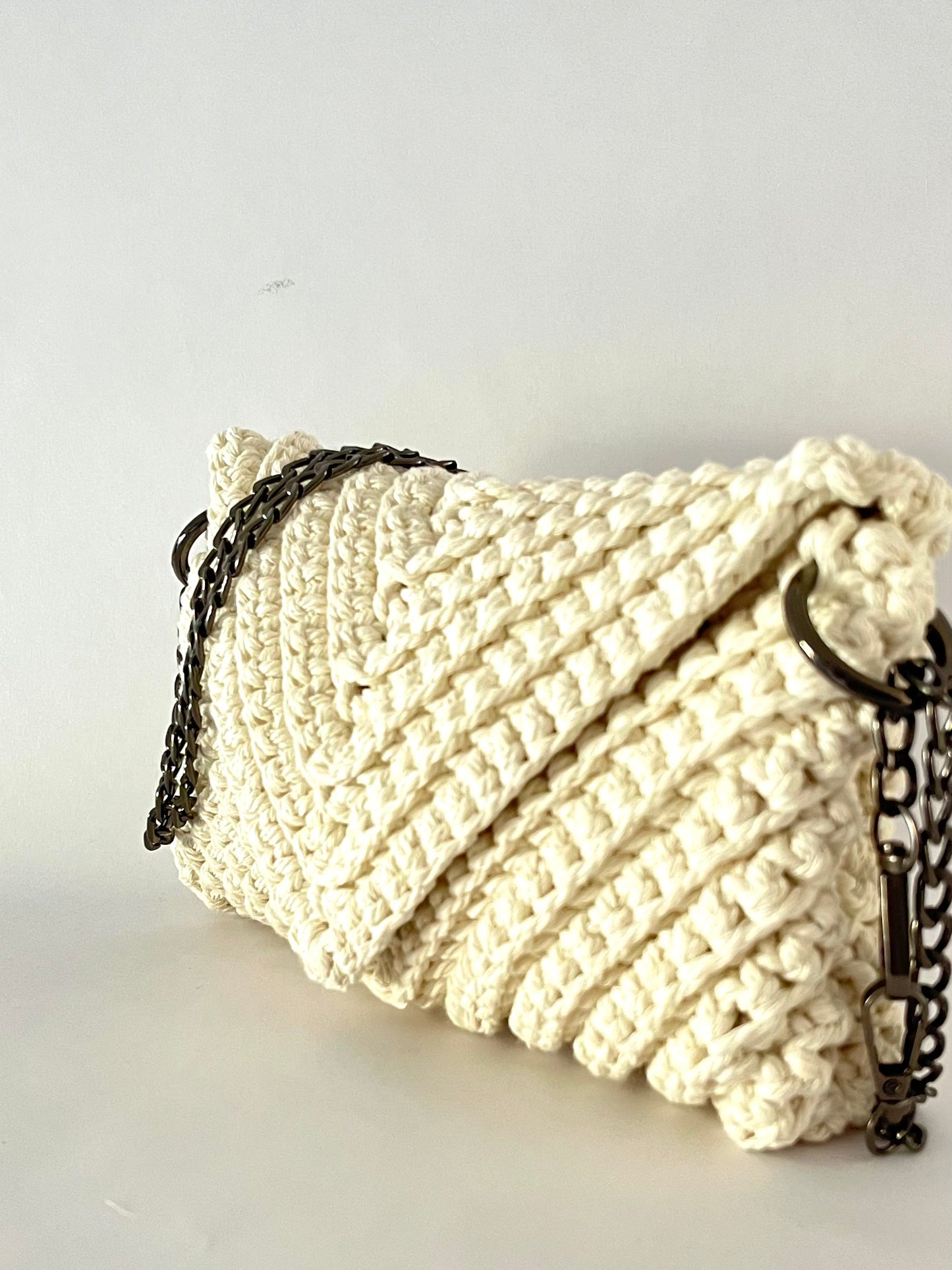 Crossbody shoulder clutch bag, natural crochet cotton with gunmetal chain